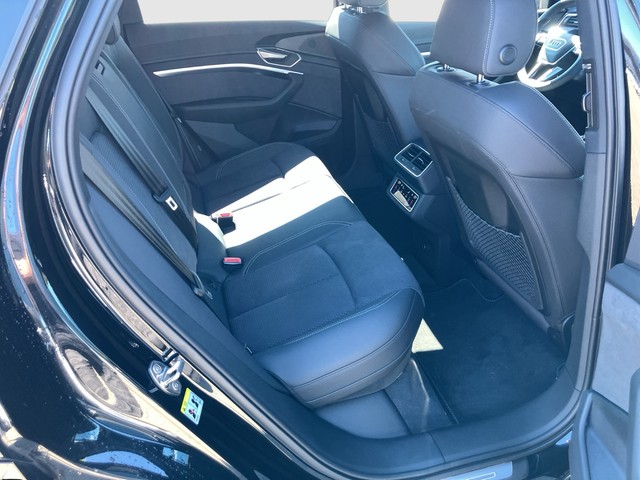 Audi - Q8 e-tron Sportback 55 quattro AHK HUD_5