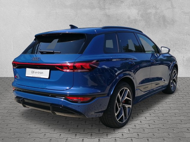Audi - Q6 e-tron 285 kW quattro edition one blue Pano_11