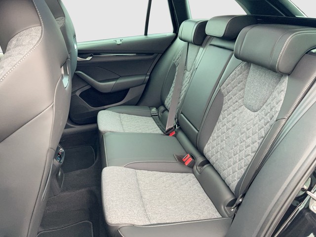 Skoda - Octavia Combi 2.0TDI Sportline Head Up+Panorama_3 Skoda - Octavia Combi 2.0TDI Sportline Head Up+Panorama_3