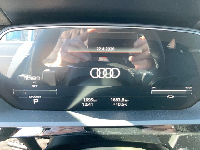 Audi - Q8 e-tron Sportback 55 quattro AHK HUD_17