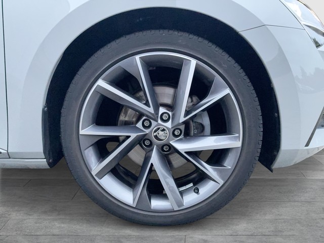 Skoda - Superb Combi 2.0 TDI DSG Sportline ACC+AHK+NAVI_10