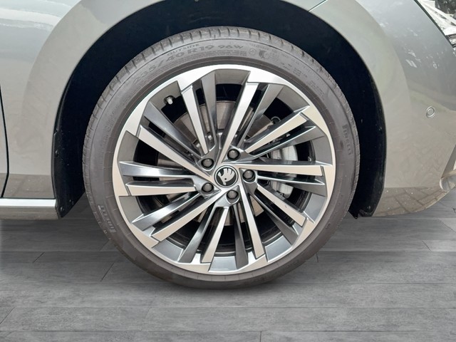 Skoda - Superb Combi 2.0 TDI DSG L & K STANDHEIZUNG+NAVI_11
