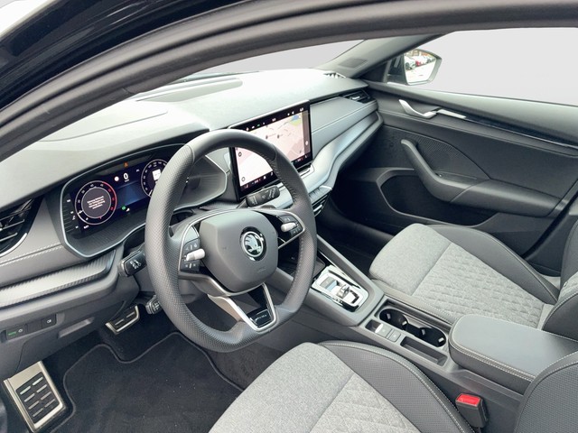 Skoda - Octavia Combi 2.0TDI Sportline Head Up+Panorama_14