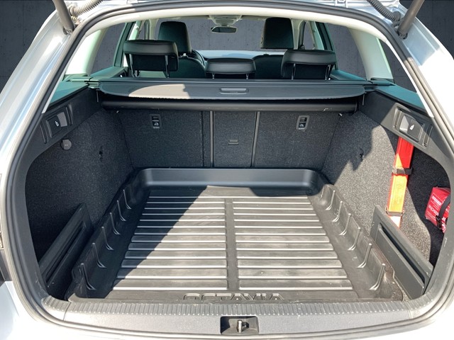 Skoda - Octavia Combi 2.0 TDI Premium Edition AHK+RFK_4 Skoda - Octavia Combi 2.0 TDI Premium Edition AHK+RFK_4