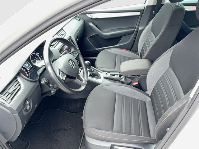 Skoda - Octavia Combi 2.0 TDI DSG Tour ACC+AHK+NAVI+LED_11