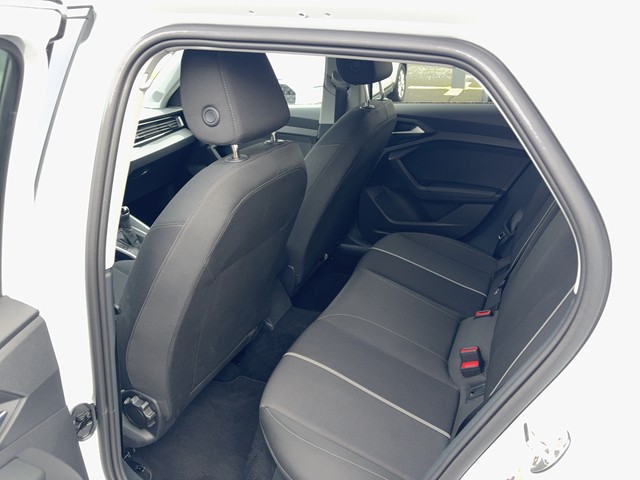 Audi - A1 Sportback 25 TFSI S-tronic advanced phone box_3