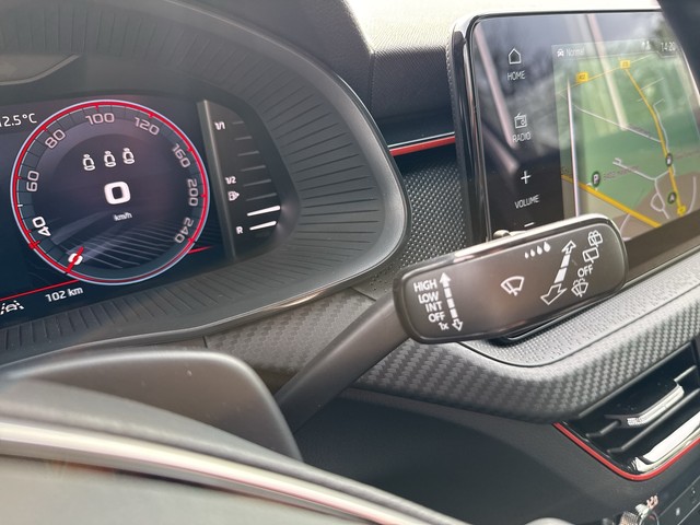 Skoda - Kamiq 1.5 TSI DSG Monte Carlo AHK+NAVI+PANO+SHZG_10