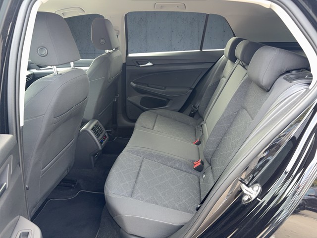 VW - Golf VIII Lim. 1.5 eTSI DSG Life eTSI ACC+NAVI+SIDE-ASSIST_3