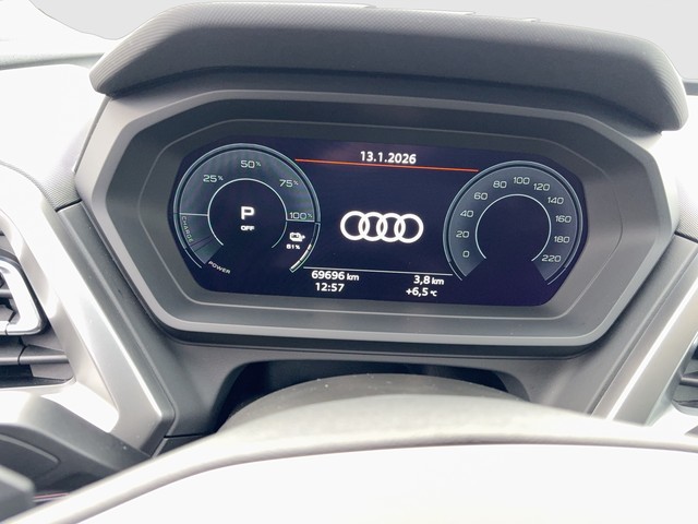 Audi - Q4 e-tron Sportback 35 basis Phone Box_12