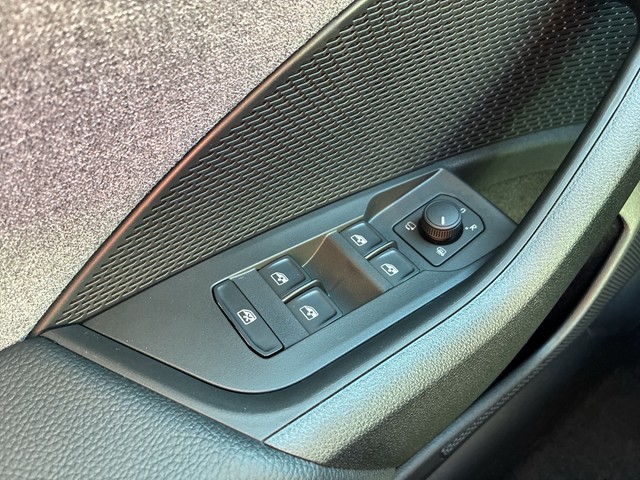 Skoda - Octavia Combi 2.0 TDI DSG Selection Head Up+Navi_10