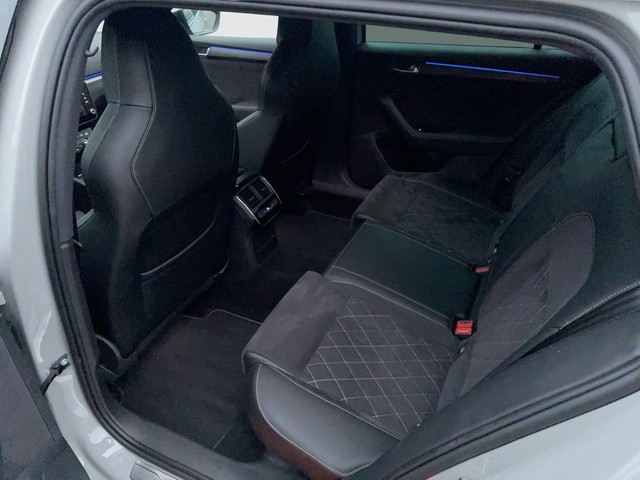 Skoda - Superb Combi 2.0 TDI DSG Sportline ACC+AHK+NAVI_3