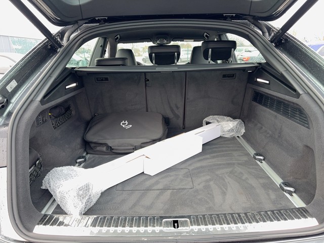 Audi - Q8 55 TFSI e Tiptronic quattro S-Line ACC+LEDER_4