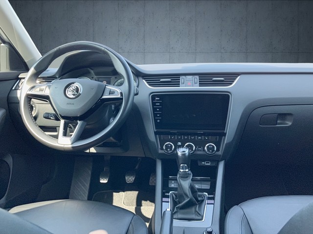 Skoda - Octavia Combi 2.0 TDI Premium Edition AHK+RFK_2 Skoda - Octavia Combi 2.0 TDI Premium Edition AHK+RFK_2