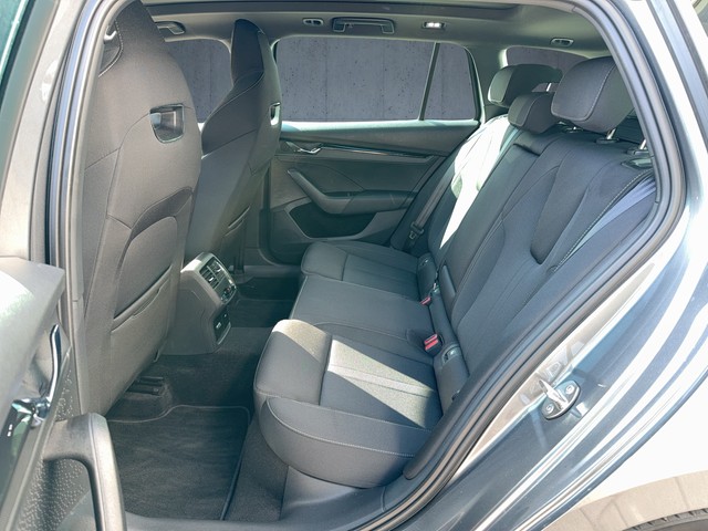 Skoda - Octavia Combi 2.0 TDI DSG Sportline AHK+ACC+NAVI_3