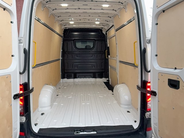VW - Crafter Kasten 30 HD MR FWD AKK+KLIMA+3-Sitzer_2