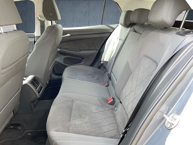 VW - Golf VIII 1.5 eTSI DSG Style AHK+NAVI+LED+KAMERA_3