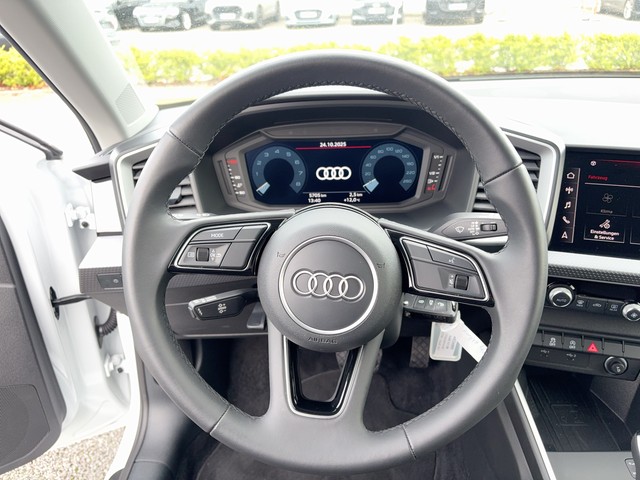 Audi - A1 Sportback 25 TFSI S-tronic advanced phone box_13