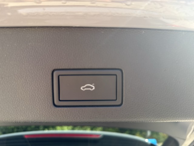 VW - Golf Variant 2,0 l TDI DSG R-Line Black Matrix_5