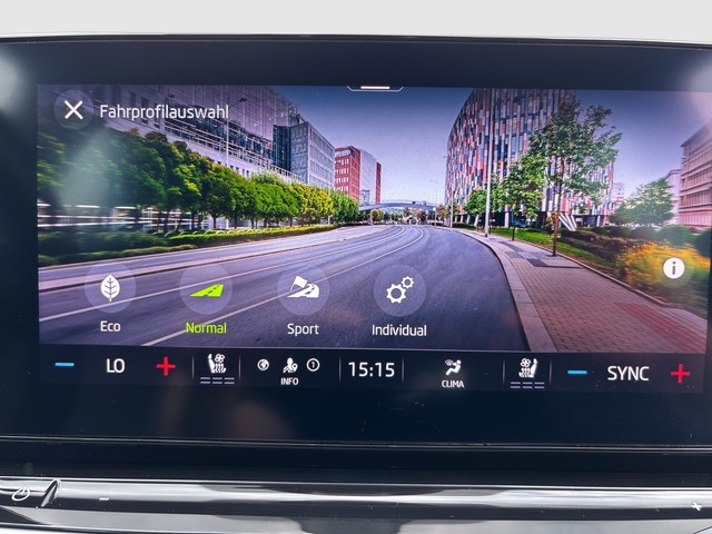 Skoda - Octavia Lim. 2.0 TDI Style CAM HUD LED LEDER NAVI_11 Skoda - Octavia Lim. 2.0 TDI Style CAM HUD LED LEDER NAVI_11