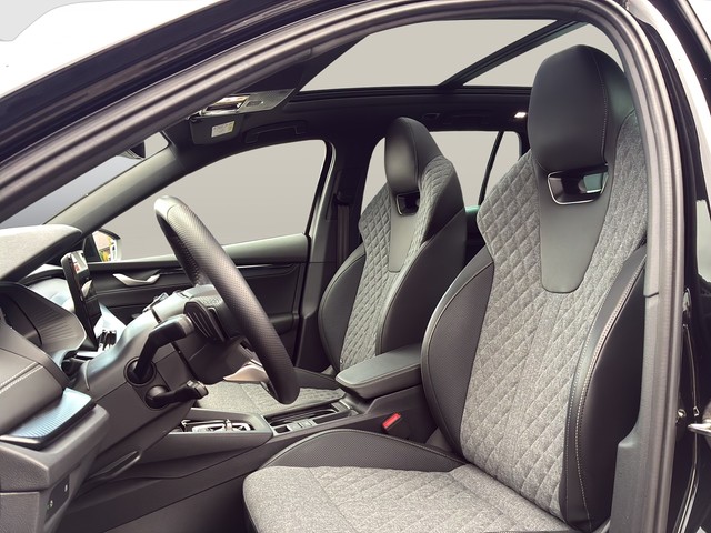 Skoda - Octavia Combi 2.0TDI Sportline Head Up+Panorama_6