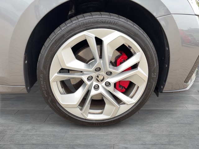 Skoda - Octavia Combi 1.4 iV DSG RS ACC HUD LED LM19 NAVI_14 Skoda - Octavia Combi 1.4 iV DSG RS ACC HUD LED LM19 NAVI_14