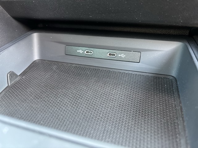 CUPRA - Born KLIMA LED LM18 MFL PDC TEL_11