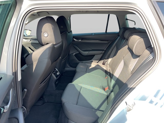 Skoda - Octavia Combi 2.0 TDI DSG Selection ACC LED NAVI_3