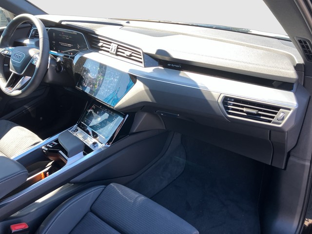 Audi - Q8 e-tron Sportback 55 quattro AHK HUD_8