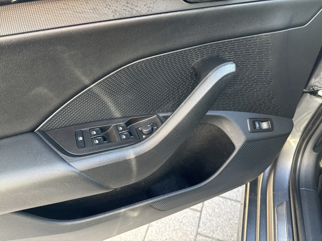 Skoda - Octavia Combi 2.0 TDI DSG Sportline AHK+ACC+NAVI_5