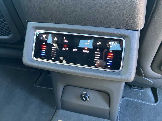 Audi - Q8 e-tron Sportback 55 quattro AHK HUD_6
