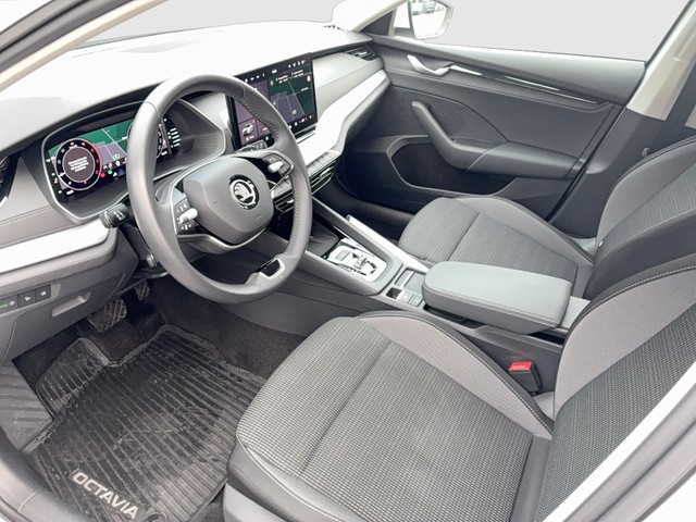 Skoda - Octavia Combi 2.0 TDI DSG Selection KAMERA+ACC_12