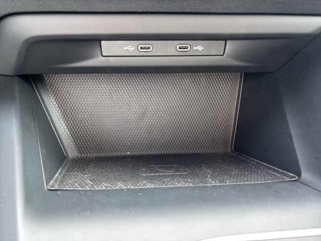 VW - Golf VIII Lim. 1.5 eTSI DSG Life eTSI ACC+NAVI+SIDE-ASSIST_9
