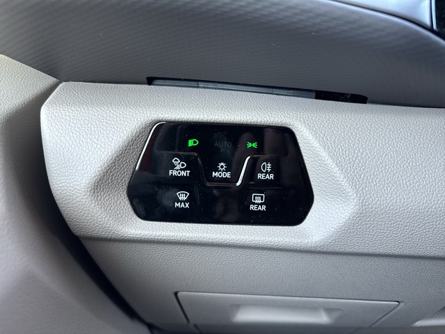 VW - T7 Multivan 1,5 l eHybrid Edition lang 4M_7