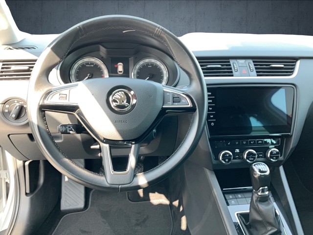 Skoda - Octavia Combi 2.0 TDI Premium Edition AHK+RFK_12 Skoda - Octavia Combi 2.0 TDI Premium Edition AHK+RFK_12